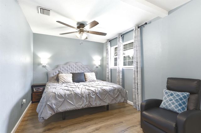 8619 Ardley Circle, Houston, TX 77088