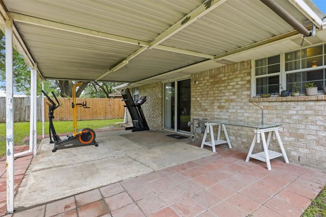 8619 Ardley Circle, Houston, TX 77088
