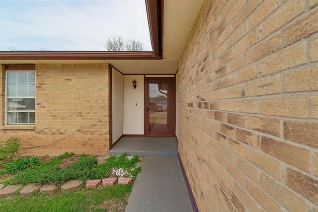 1624 NE 4th Street, Moore, OK 73160