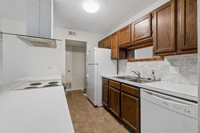 1624 NE 4th Street, Moore, OK 73160