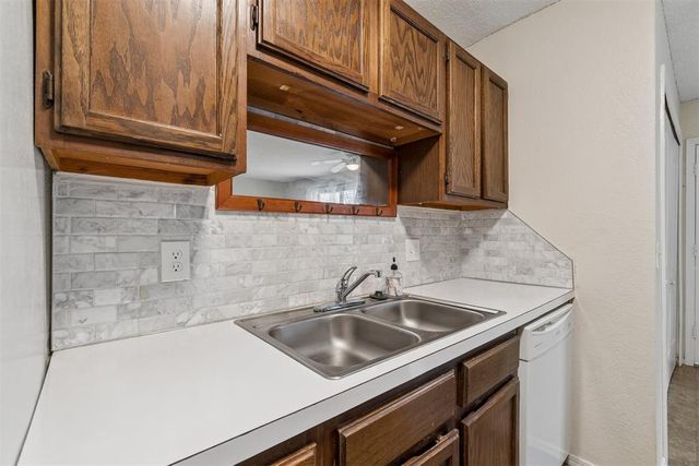 1624 NE 4th Street, Moore, OK 73160