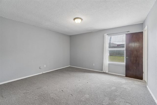 1624 NE 4th Street, Moore, OK 73160