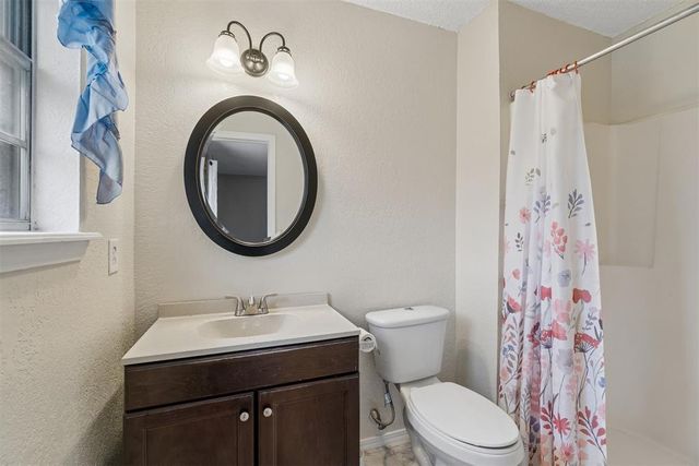 1624 NE 4th Street, Moore, OK 73160