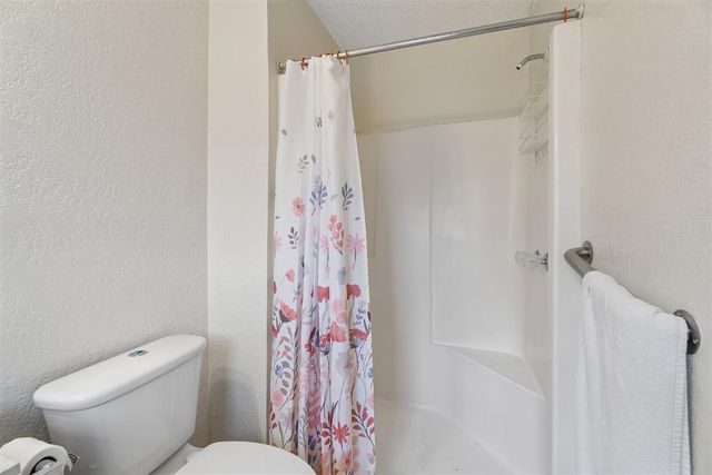 1624 NE 4th Street, Moore, OK 73160