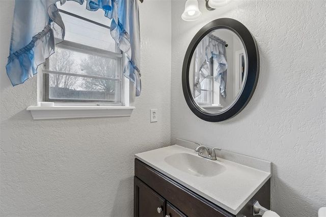 1624 NE 4th Street, Moore, OK 73160