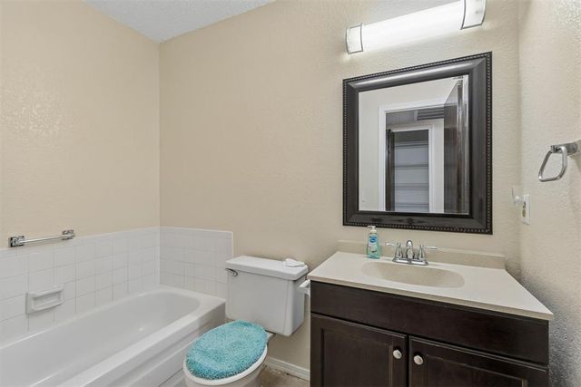 1624 NE 4th Street, Moore, OK 73160