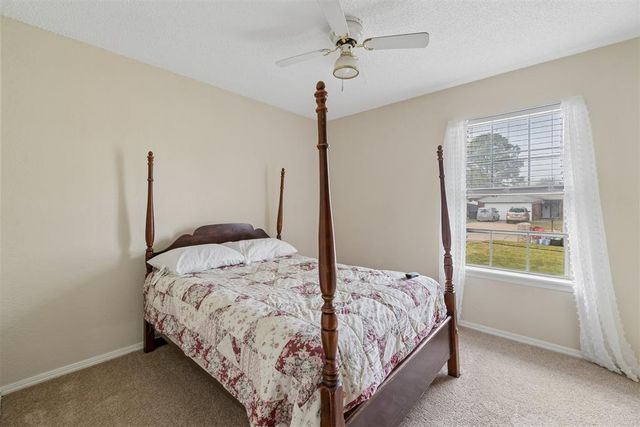 1624 NE 4th Street, Moore, OK 73160