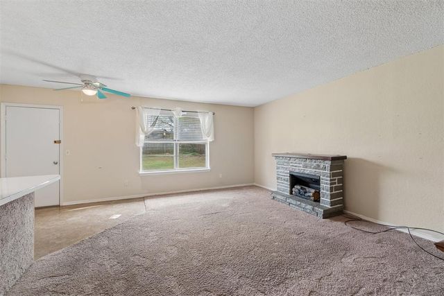 1624 NE 4th Street, Moore, OK 73160