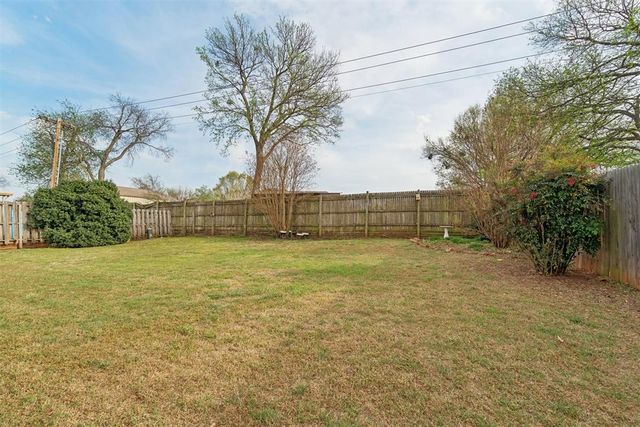 1624 NE 4th Street, Moore, OK 73160