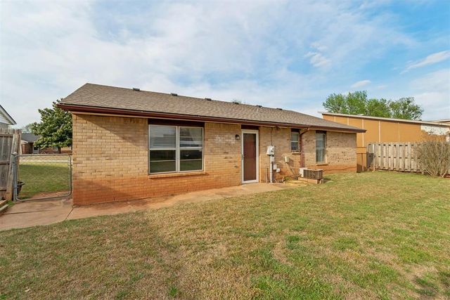 1624 NE 4th Street, Moore, OK 73160