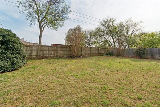 1624 NE 4th Street, Moore, OK 73160