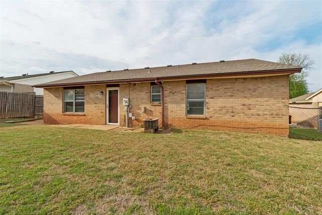 1624 NE 4th Street, Moore, OK 73160