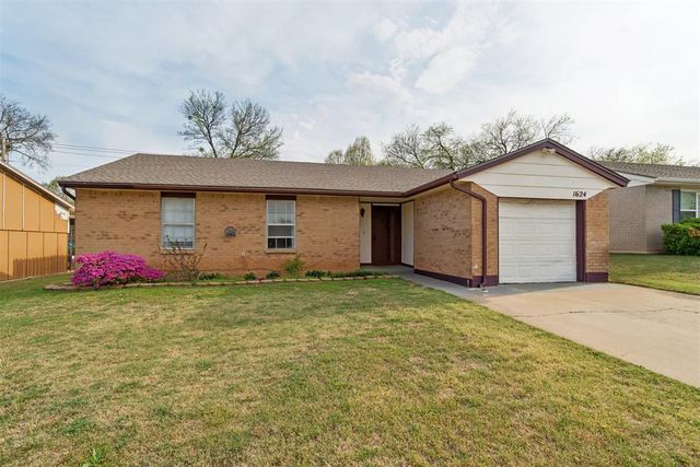 1624 NE 4th Street, Moore, OK 73160