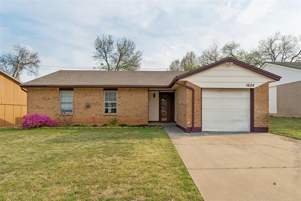 1624 NE 4th Street, Moore, OK 73160