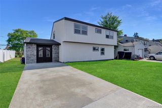 12 Woodcock Lane, Levittown, NY 11756