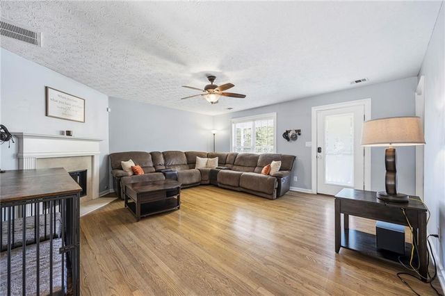 515 Creek View Place, Mcdonough, GA 30252