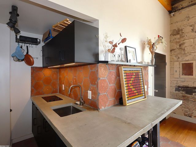 2831 E Grand Boulevard, Detroit, MI 48211