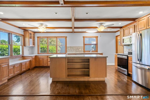 48 Prospect Avenue, East Lyme, CT 06357