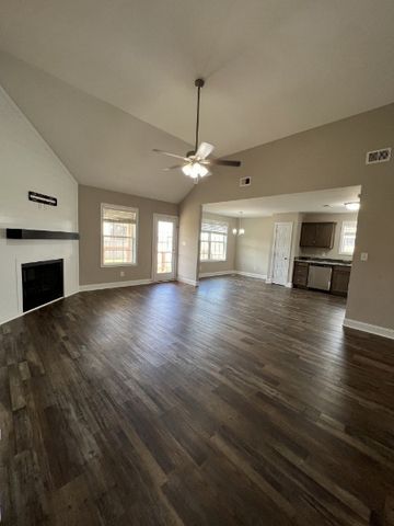 1101 Whitney Dr, Clarksville, TN 37042