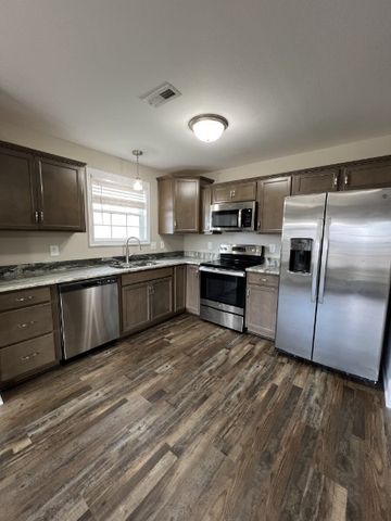 1101 Whitney Dr, Clarksville, TN 37042