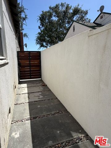 2715 W 95th Street, Inglewood, CA 90305