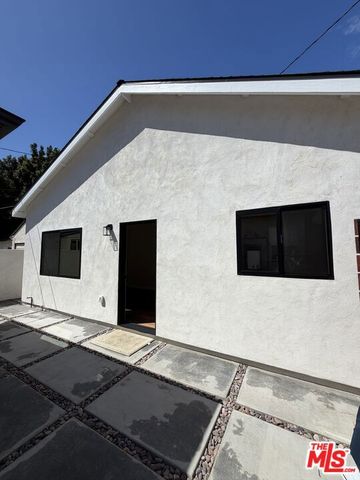 2715 W 95th Street, Inglewood, CA 90305
