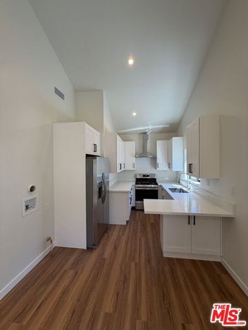 2715 W 95th Street, Inglewood, CA 90305