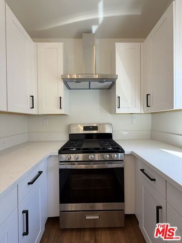 2715 W 95th Street, Inglewood, CA 90305