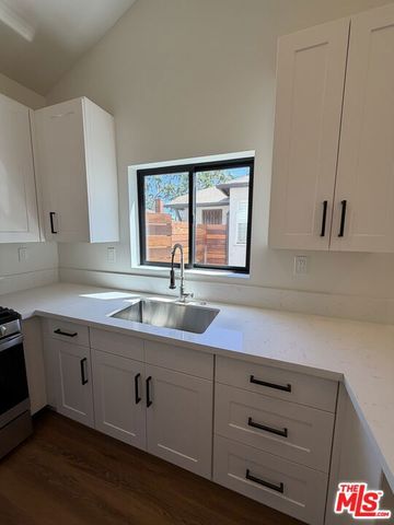2715 W 95th Street, Inglewood, CA 90305