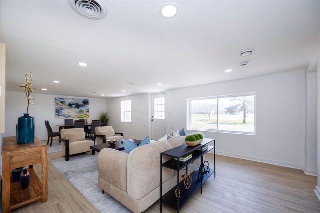 5424 Oakville Waltz Road, New Boston, MI 48164