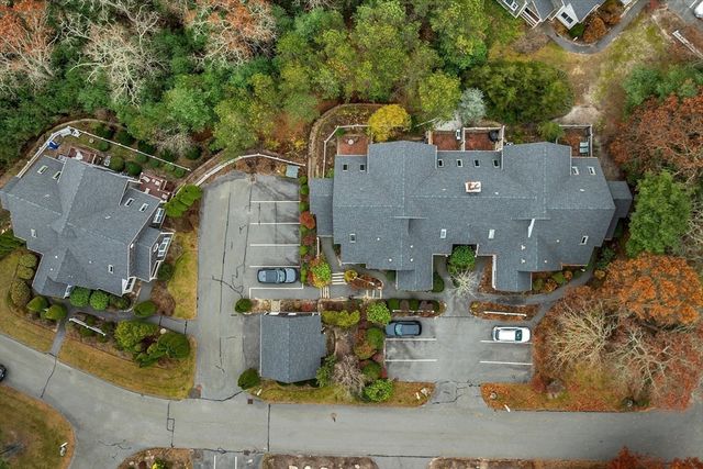 9 Red Cedar Rd 9, Mashpee, MA 02649