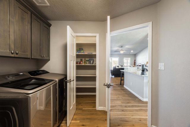 22 Trade Court, Edgewood, NM 87015