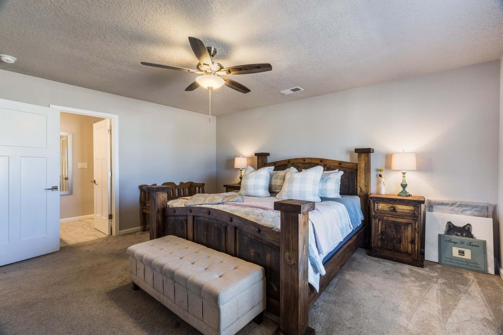 Image 14 of property listing at 22 Trade Court, Edgewood, NM 87015