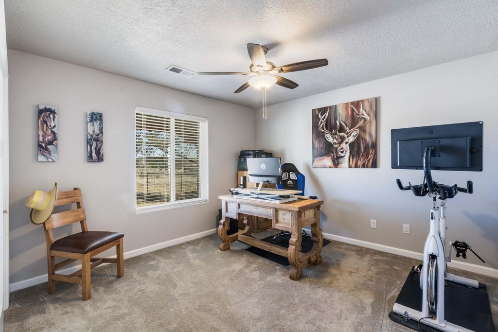 Image 22 of property listing at 22 Trade Court, Edgewood, NM 87015