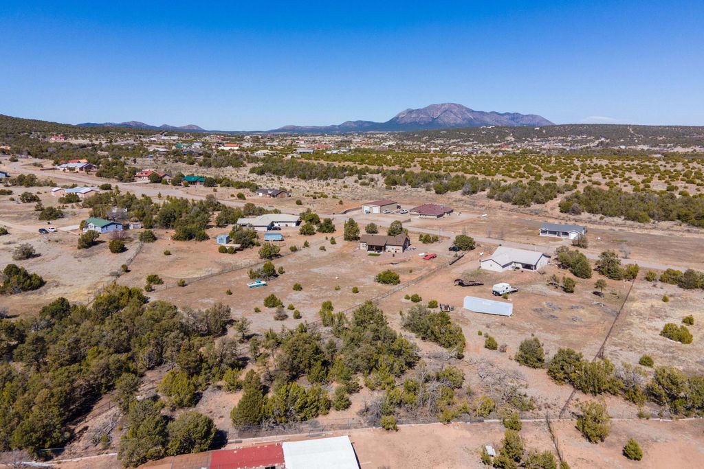 Image 34 of property listing at 22 Trade Court, Edgewood, NM 87015