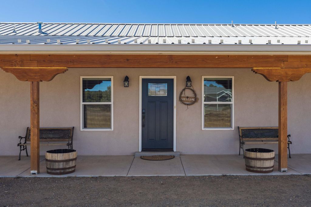 Image 4 of property listing at 22 Trade Court, Edgewood, NM 87015