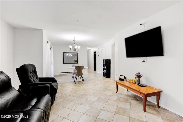 29 Meadow Green Circle A, Manalapan, NJ 07726