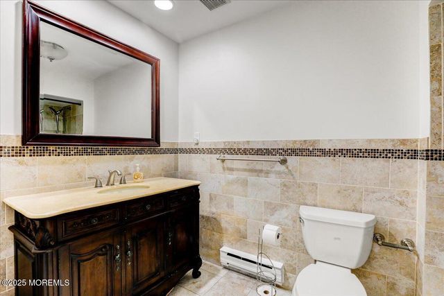 29 Meadow Green Circle A, Manalapan, NJ 07726