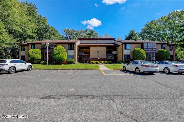 29 Meadow Green Circle A, Manalapan, NJ 07726