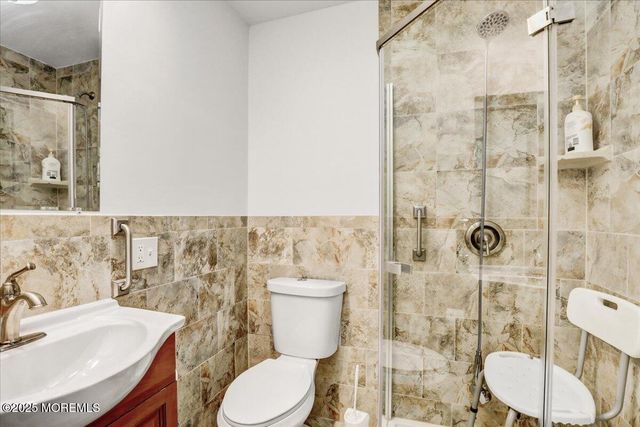 29 Meadow Green Circle A, Manalapan, NJ 07726