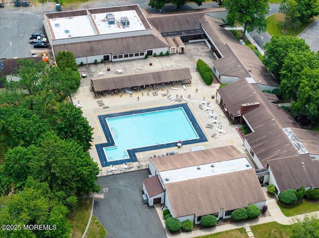 29 Meadow Green Circle A, Manalapan, NJ 07726