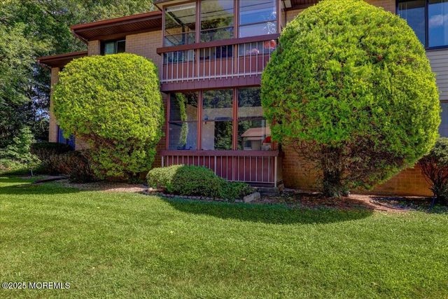 29 Meadow Green Circle A, Manalapan, NJ 07726