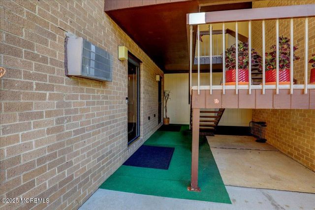 29 Meadow Green Circle A, Manalapan, NJ 07726