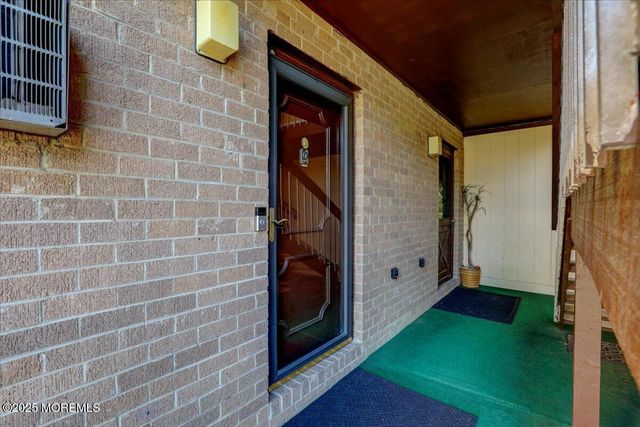 29 Meadow Green Circle A, Manalapan, NJ 07726