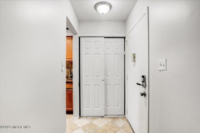 29 Meadow Green Circle A, Manalapan, NJ 07726