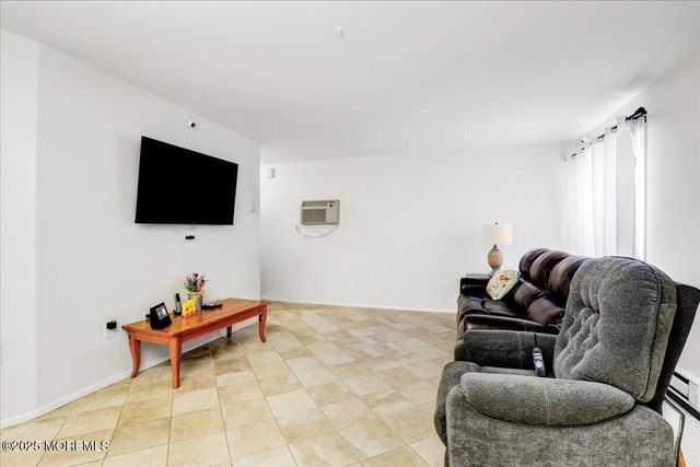 29 Meadow Green Circle A, Manalapan, NJ 07726