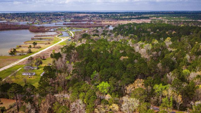 160 Triple Creek Drive, Livingston, TX 77351