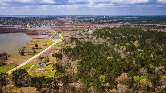 160 Triple Creek Drive, Livingston, TX 77351