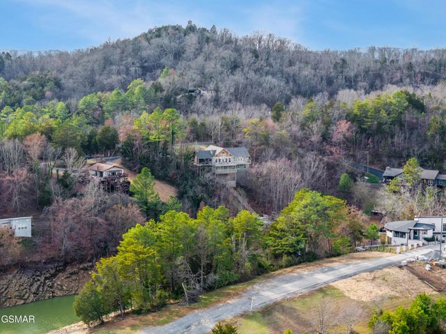1965 McCroskey Lane, Sevierville, TN 37876