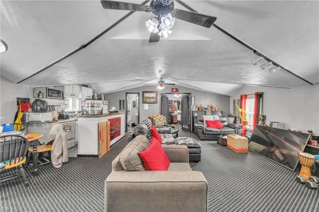 245 Fernwood Farms RD, Chesapeake, VA 23320